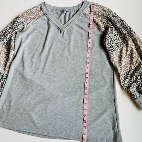 White Birch Top Leopard and Cheetah Print Bubble Sleeves size Large - Picture 3 of 5